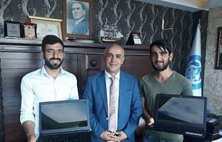 Başkan Ensari, tıp fakültesini kazanan iki öğrenciye...