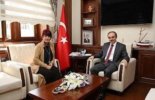 Bayburt Vakfı Kadın Kolları Başkanı Dölek, Vali...