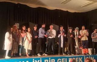 Bayırköy’de ’Bizim Hastane’ adlı oyun sahnelendi