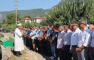 Belediye çalışanını son yolculuğuna binlerce...