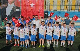 Bigaspor Yaz Futbol Okulunda madalyalı kapanış...