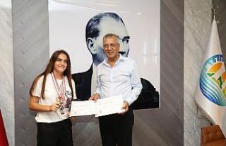Bilek güreşi şampiyonları, Başkan Tarhan’ı...
