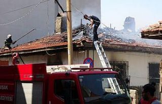 Boş evde çıkan yangın paniğe sebep oldu