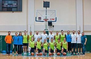 Bursa BŞB Kadın Basketbol takımı sezonu açtı