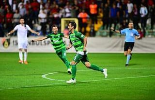 Bursaspor taraftarının karşısına çıkıyor