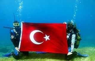 Büyük zaferin 97. yılını deniz dibinde kutladılar