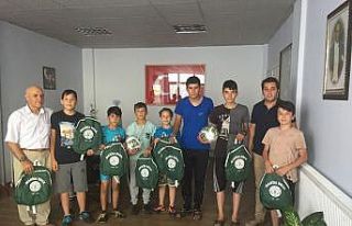 Büyükşehirden özel öğrencilere spor malzemesi...