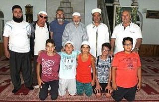 Camide sırayla müezzinlik yapıyorlar