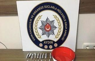 Çay ocağına uyuşturucu baskını