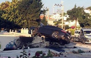 Çeşme’deki kazada lüks aracın ibresi 220’de...