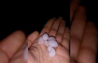 Ceviz büyüklüğünde dolu yağdı