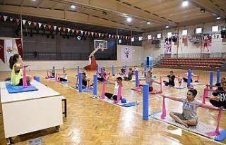 Çiğlili kadınlar pilates kursunda buluşuyor