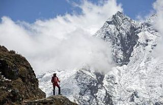 Dağcılara Everest için “tecrübe” şartı