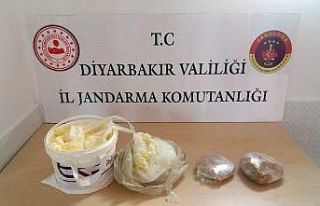 Donmuş tereyağı kovasında 1 kilo 205 gram esrar...