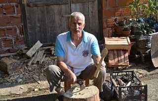 Emekli postacı baba mesleğini yaşatmaya çalışıyor