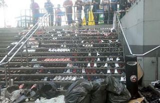 Eminönü’nde esnaf, su baskınından kurtardığı...