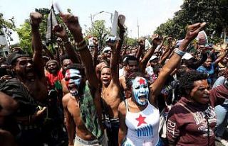 Endonezya polisi ayrılık yanlısı göstericiyi...