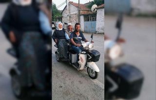 Engelli anne-babasını taşıdığı motoru çaldılar