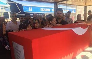 Erzurum şehidine ağlıyor