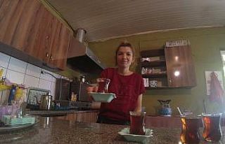 Eşine inat kahvenehaneyi tek başına işletip patron...