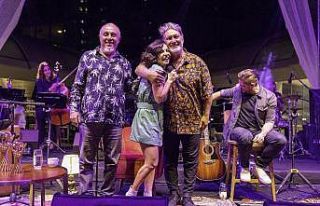 Fatma Turgut Akmerkez’de sevenleriyle buluştu