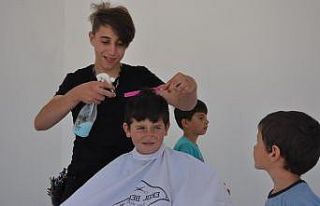 Gönüllü kuaförler bayram öncesi çocuklara öyle...