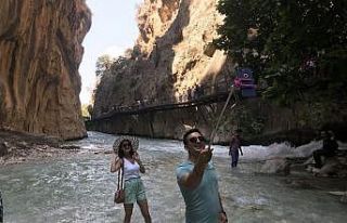 Günde 5 bin turist Saklıkent’i ziyaret ediyor