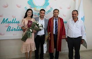 Haliliye’de nikahı kıyılan çiftlere fidan hediye...