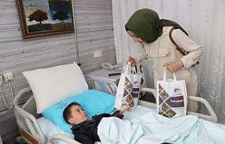 Hastalara moral ziyaretleri devam ediyor