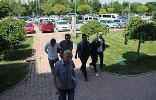 Hastaneden çaldıkları televizyonları çöp konteyneri...