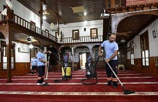 İbadethaneler bayram için temizlendi