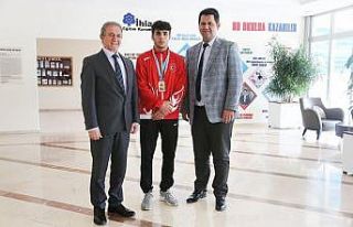 İhlas Koleji öğrencisinden güreşte dünya üçüncülüğü