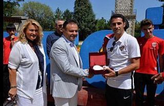 İnegölspor U-15 takımına Bilecik’in tarihi yerlerini...