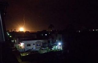 İsrail askerleri ve bir Filistinli arasında silahlı...