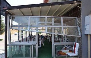 Kafede mutfak tüpü patladı, ortalık savaş alanına...