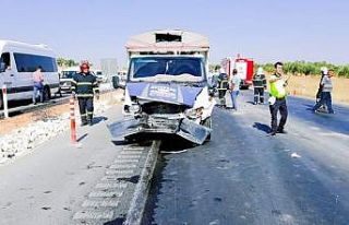 Kamyonet ile otomobil çarpıştı: 5 yaralı