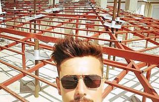 Karanlıkta çalışan annesine seyyar elektrik hattı...