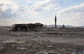 Kars’ta baraj suyu çekildi, köy gün yüzüne...