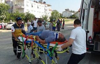 Kavşakta çarpışan araçlar hurdaya döndü: 2...