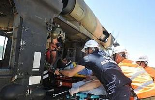 Kayalıklardan düşen çoban askeri helikopterle...
