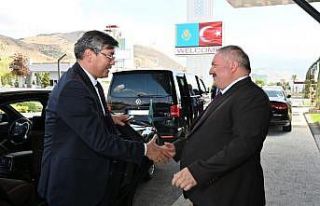 Kazakistan Büyükelçisi Saparbekuly Kayseri OSB’u...