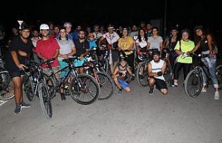 Kentin sokaklarında 30 kişilik grupla pedal keyfi