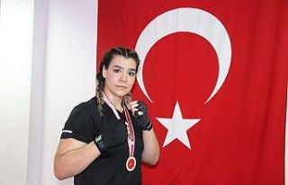 Kick boksçu Mihriban, ikinci kez Avrupa Şampiyonu...