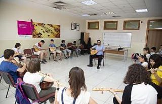 Küçükçekmece’de sanat ve meslek kursları devam...