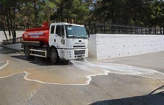 Kuşadası’nda camiler ve mezarlıklar temizleniyor