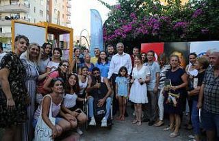 Kütüphane sokağa indi