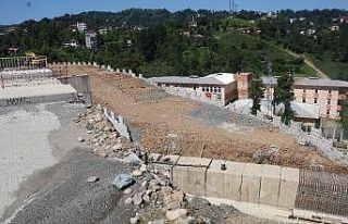 Mahalleyi "Çin Seddi" gibi ayırdılar