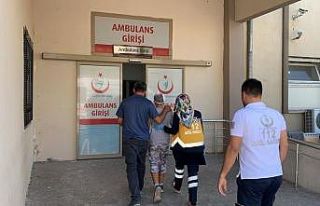 Market raflarını düzenlerken düşüp yaralandı