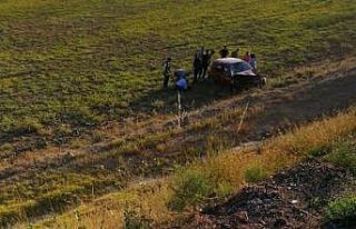 Nallıhan’da bir araç tarlaya uçtu: 3 yaralı