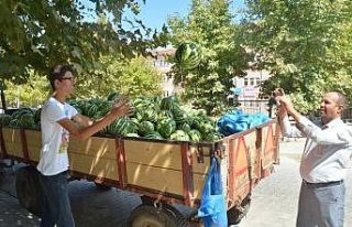 (Özel) Karpuz tezgahında çalışarak fen lisesini...